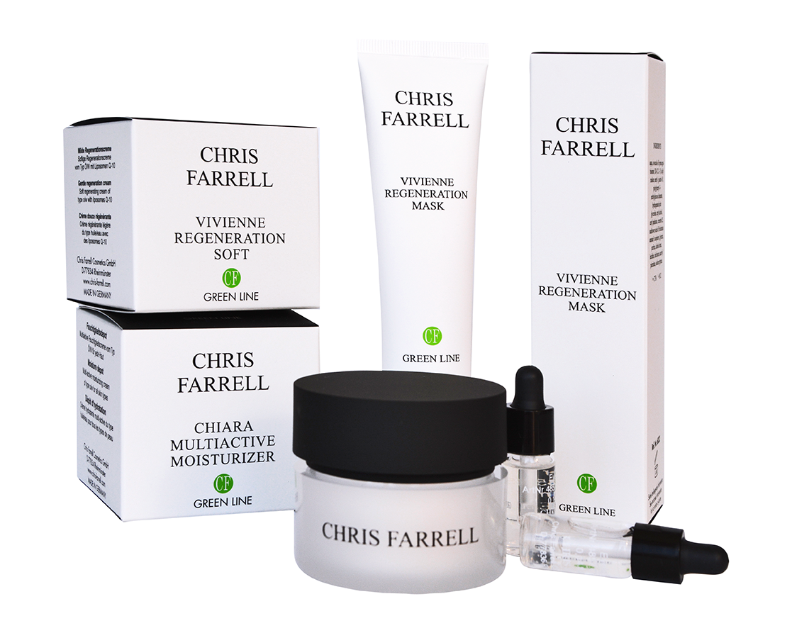 Chris Farrell Hautpflegeprodukte, darunter Cremetiegel, Flaschen mit Tropfer, eine Tube und Produktdosen.
