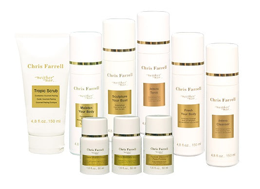 Ein Set von Chris Farrell Hautpflegeprodukten, einschließlich Flaschen, Tuben und Tiegeln mit weißen und goldenen Etiketten.